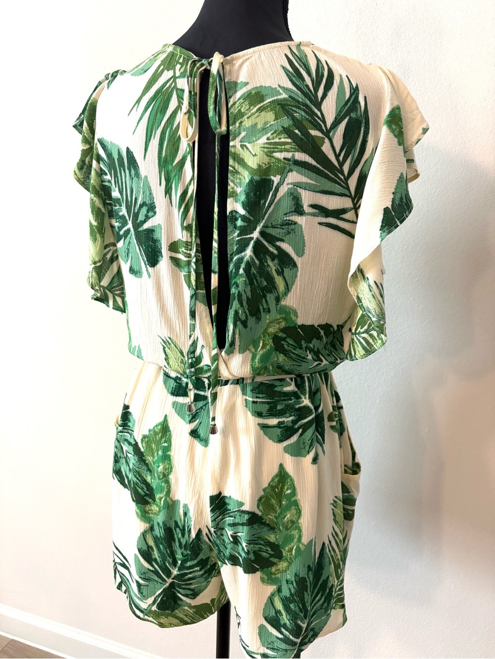 Vici Medium Green Leaf Print Romper on Cream - Picture 7 of 10